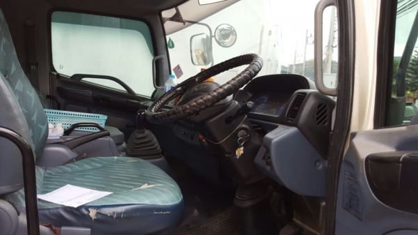 รถฮีโน่ 6 ล้อ บรรทุกน้ำ FG1J 220 แรงม้า. ปี 49.   ( รถวิ่ง 35x,xxx กม. )     สนใจติดต่อ  081 - 6079515