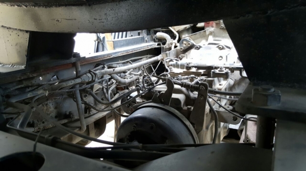 รถฮีโน่ 6 ล้อ บรรทุกน้ำ FG1J 220 แรงม้า. ปี 49.   ( รถวิ่ง 35x,xxx กม. )     สนใจติดต่อ  081 - 6079515