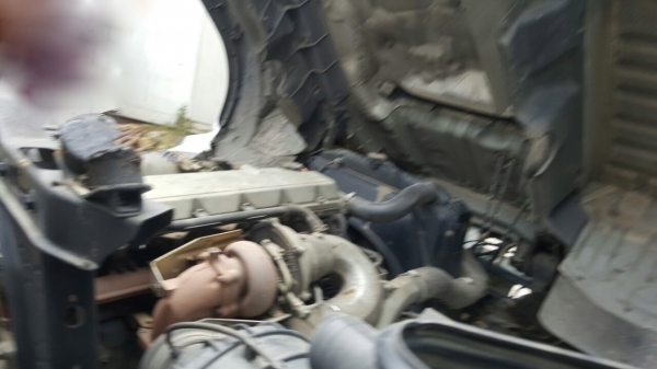 รถฮีโน่ 6 ล้อ บรรทุกน้ำ FG1J 220 แรงม้า. ปี 49.   ( รถวิ่ง 35x,xxx กม. )     สนใจติดต่อ  081 - 6079515