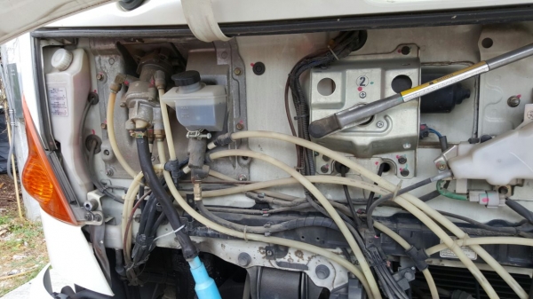 รถฮีโน่ 6 ล้อ บรรทุกน้ำ FG1J 220 แรงม้า. ปี 49.   ( รถวิ่ง 35x,xxx กม. )     สนใจติดต่อ  081 - 6079515