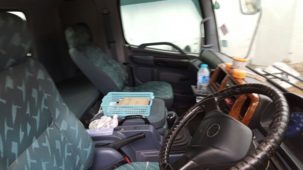 รถฮีโน่ 6 ล้อ บรรทุกน้ำ FG1J 220 แรงม้า. ปี 49.   ( รถวิ่ง 35x,xxx กม. )     สนใจติดต่อ  081 - 6079515