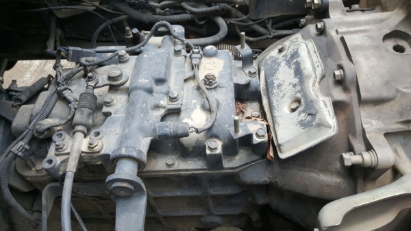 รถฮีโน่ 6 ล้อ บรรทุกน้ำ FG1J 220 แรงม้า. ปี 49.   ( รถวิ่ง 35x,xxx กม. )     สนใจติดต่อ  081 - 6079515