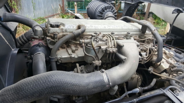 รถฮีโน่ 6 ล้อ บรรทุกน้ำ FG1J 220 แรงม้า. ปี 49.   ( รถวิ่ง 35x,xxx กม. )     สนใจติดต่อ  081 - 6079515