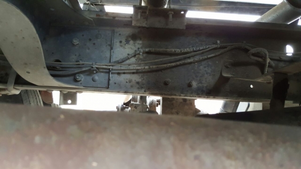 รถฮีโน่ 6 ล้อ บรรทุกน้ำ FG1J 220 แรงม้า. ปี 49.   ( รถวิ่ง 35x,xxx กม. )     สนใจติดต่อ  081 - 6079515