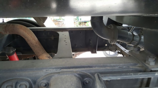 รถฮีโน่ 6 ล้อ บรรทุกน้ำ FG1J 220 แรงม้า. ปี 49.   ( รถวิ่ง 35x,xxx กม. )     สนใจติดต่อ  081 - 6079515