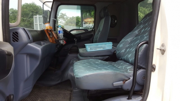 รถฮีโน่ 6 ล้อ บรรทุกน้ำ FG1J 220 แรงม้า. ปี 49.   ( รถวิ่ง 35x,xxx กม. )     สนใจติดต่อ  081 - 6079515