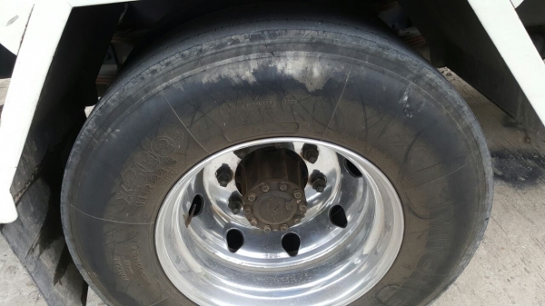 รถฮีโน่ 6 ล้อ บรรทุกน้ำ FG1J 220 แรงม้า. ปี 49.   ( รถวิ่ง 35x,xxx กม. )     สนใจติดต่อ  081 - 6079515