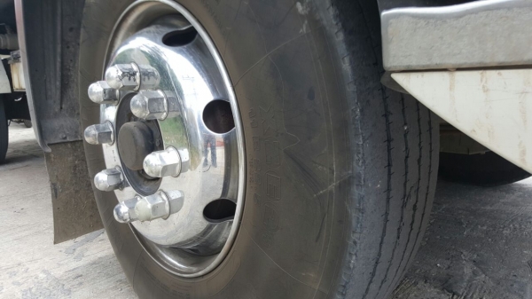 รถฮีโน่ 6 ล้อ บรรทุกน้ำ FG1J 220 แรงม้า. ปี 49.   ( รถวิ่ง 35x,xxx กม. )     สนใจติดต่อ  081 - 6079515