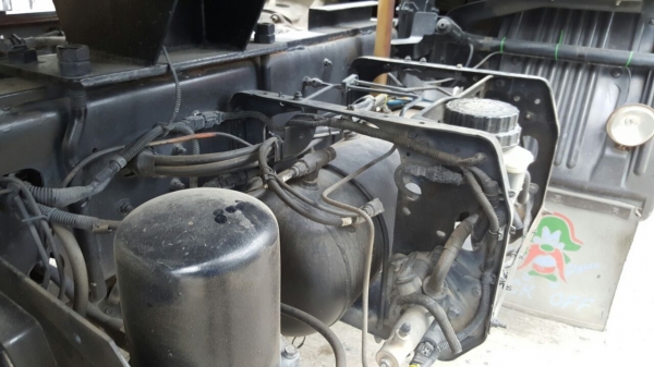 รถฮีโน่ 6 ล้อ บรรทุกน้ำ FG1J 220 แรงม้า. ปี 49.   ( รถวิ่ง 35x,xxx กม. )     สนใจติดต่อ  081 - 6079515