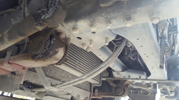 รถฮีโน่ 6 ล้อ บรรทุกน้ำ FG1J 220 แรงม้า. ปี 49.   ( รถวิ่ง 35x,xxx กม. )     สนใจติดต่อ  081 - 6079515