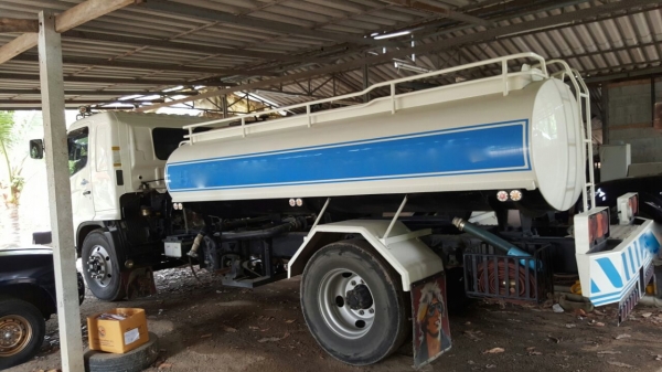 รถฮีโน่ 6 ล้อ บรรทุกน้ำ FG1J 220 แรงม้า. ปี 49.   ( รถวิ่ง 34x,xxx กม. )      สนใจติดต่อ  081 - 6079515