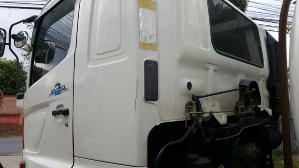 รถฮีโน่ 6 ล้อ บรรทุกน้ำ FG1J 220 แรงม้า. ปี 49.   ( รถวิ่ง 34x,xxx กม. )      สนใจติดต่อ  081 - 6079515