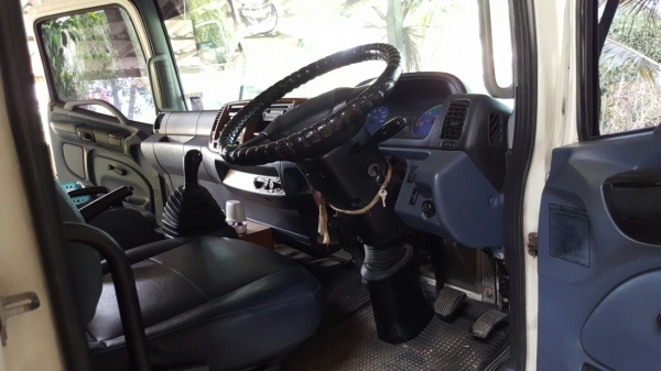 รถฮีโน่ 6 ล้อ บรรทุกน้ำ FG1J 220 แรงม้า. ปี 49.   ( รถวิ่ง 34x,xxx กม. )      สนใจติดต่อ  081 - 6079515