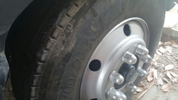 รถฮีโน่ 6 ล้อ บรรทุกน้ำ FG1J 220 แรงม้า. ปี 49.   ( รถวิ่ง 34x,xxx กม. )      สนใจติดต่อ  081 - 6079515