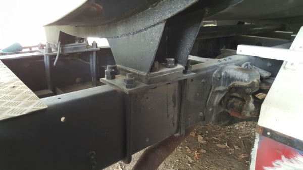 รถฮีโน่ 6 ล้อ บรรทุกน้ำ FG1J 220 แรงม้า. ปี 49.   ( รถวิ่ง 34x,xxx กม. )      สนใจติดต่อ  081 - 6079515