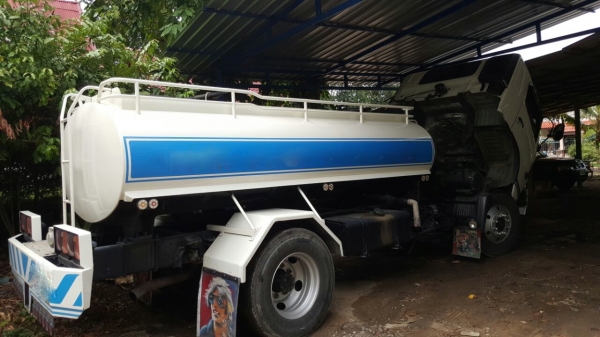 รถฮีโน่ 6 ล้อ บรรทุกน้ำ FG1J 220 แรงม้า. ปี 49.   ( รถวิ่ง 34x,xxx กม. )      สนใจติดต่อ  081 - 6079515