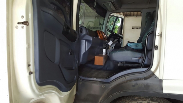 รถฮีโน่ 6 ล้อ บรรทุกน้ำ FG1J 220 แรงม้า. ปี 49.   ( รถวิ่ง 34x,xxx กม. )      สนใจติดต่อ  081 - 6079515