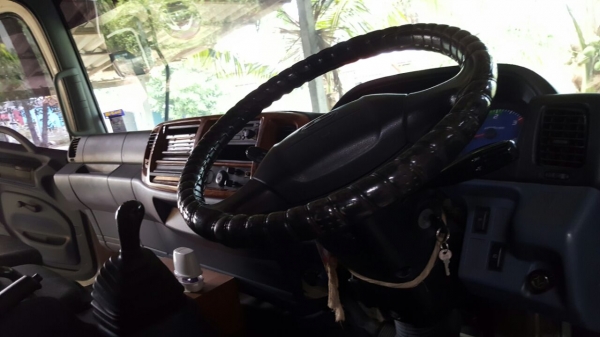 รถฮีโน่ 6 ล้อ บรรทุกน้ำ FG1J 220 แรงม้า. ปี 49.   ( รถวิ่ง 34x,xxx กม. )      สนใจติดต่อ  081 - 6079515