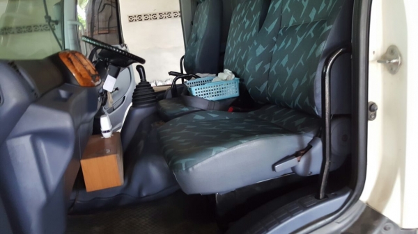 รถฮีโน่ 6 ล้อ บรรทุกน้ำ FG1J 220 แรงม้า. ปี 49.   ( รถวิ่ง 34x,xxx กม. )      สนใจติดต่อ  081 - 6079515