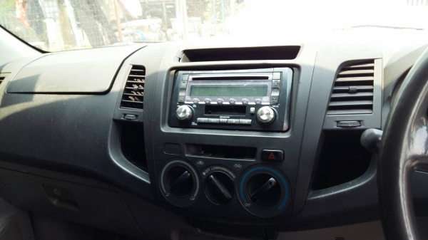 TOYOTA VIGO เครื่อง 2.5 ปี 2005 เครื่องดี เเชสซีสวย เเอร์เยน ภายในไม่โทรม รถบ้านหน้าหลังเดิม เล่มพร้อม 0876835269 ต่อหนักผ่านคับ