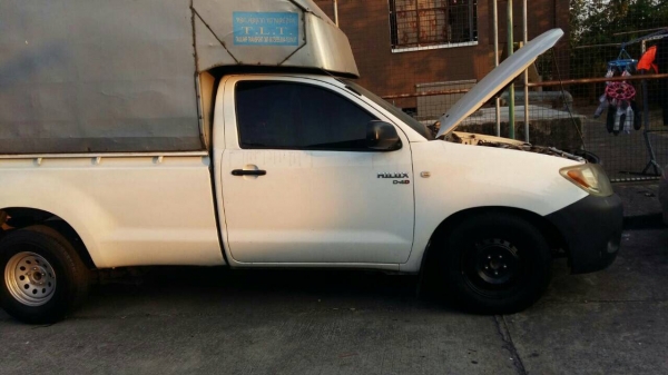 TOYOTA VIGO เครื่อง 2.5 ปี 2005 เครื่องดี เเชสซีสวย เเอร์เยน ภายในไม่โทรม รถบ้านหน้าหลังเดิม เล่มพร้อม 0876835269 ต่อหนักผ่านคับ