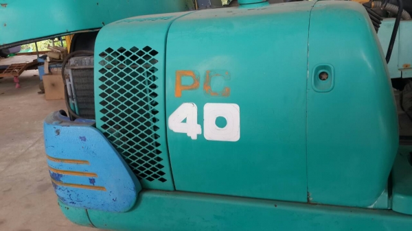 ขายรถ ยี่ห้อ KOMATSU รุ่น PC40 ขายรถ ยี่ห้อ KOMATSU รุ่น PC40