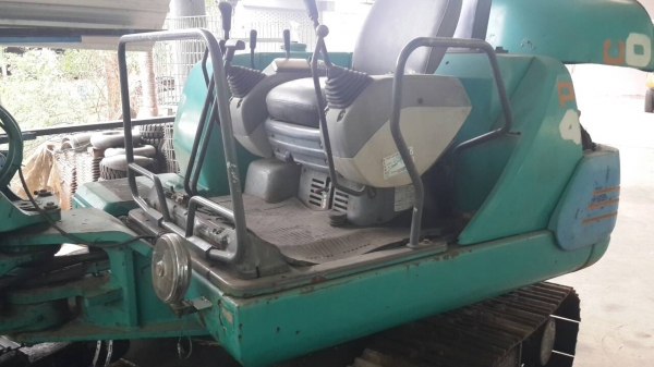 ขายรถ ยี่ห้อ KOMATSU รุ่น PC40 ขายรถ ยี่ห้อ KOMATSU รุ่น PC40