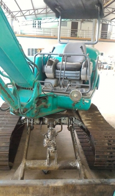 ขายรถ ยี่ห้อ KOMATSU รุ่น PC40 ขายรถ ยี่ห้อ KOMATSU รุ่น PC40