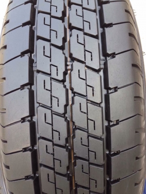 ยางป้ายแดง 215-70-15 Dunlop SPLT 36 ยางป้ายแดง 215-70-15 Dunlop SPLT 36