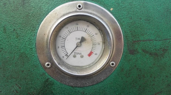 ** ยกโดยไว!! ** ขอบคุณผู้ซื้อ &amp; พี่เสือครับ!! ** แท่นอัดไฮดรอลิคมือโยก TMC 40 ตัน สภาพสดอุปกรณ์ครบพร้อมใช้มาเทสก่อนได้!!