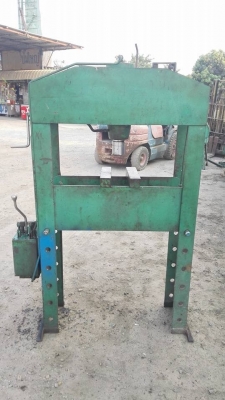 ** ยกโดยไว!! ** ขอบคุณผู้ซื้อ &amp; พี่เสือครับ!! ** แท่นอัดไฮดรอลิคมือโยก TMC 40 ตัน สภาพสดอุปกรณ์ครบพร้อมใช้มาเทสก่อนได้!!