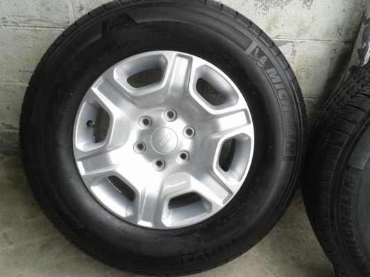 ขอบ17นิ้ว6รู ฟอด พร้อมยาง สวยๆ 4 ล้อ ราคา 7900 บาท