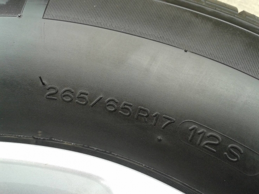 ขอบ17นิ้ว6รู ฟอด พร้อมยาง สวยๆ 4 ล้อ ราคา 7900 บาท