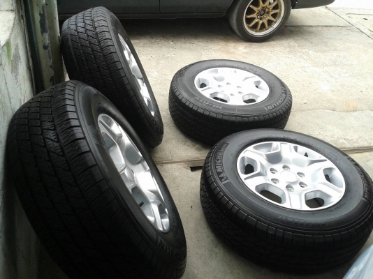 ขอบ17นิ้ว6รู ฟอด พร้อมยาง สวยๆ 4 ล้อ ราคา 7900 บาท ขอบ17นิ้ว6รู ฟอด พร้อมยาง สวยๆ 4 ล้อ ราคา 7900 บาท