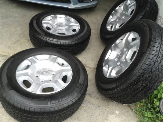 ขอบ17นิ้ว6รู ฟอด พร้อมยาง สวยๆ 4 ล้อ ราคา 7900 บาท ขอบ17นิ้ว6รู ฟอด พร้อมยาง สวยๆ 4 ล้อ ราคา 7900 บาท