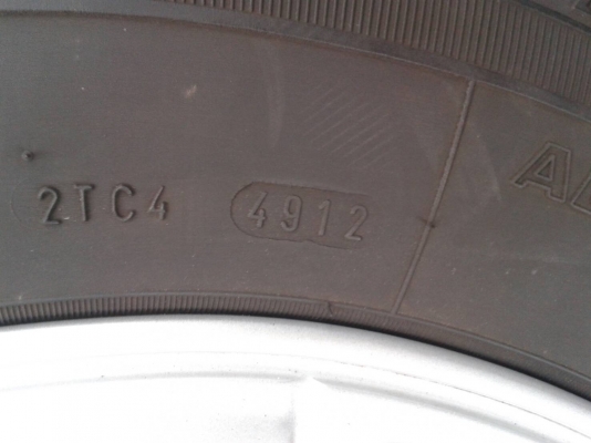 ขอบ17นิ้ว6รู อีสุ พร้อมยาง สวยๆ 4 ล้อ ราคา 7900 บาท