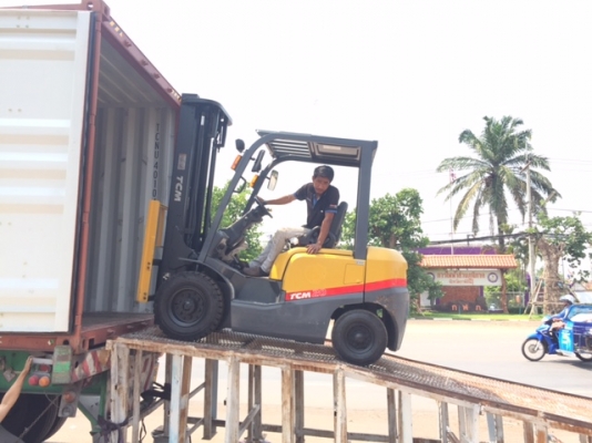 ขายรถโฟลคลิฟท์ ( สภาพเหมือนใหม่ ) TCM FD20T3 , AUTO,  ดีเซล  ,เสา 3 ท่อน ยกสูง 5.4 เมตร ,   (รับประกัน 3 เดือน )  รถใช้มาน้อย 2 พันกว่าชั่วโมง  รถนอกแท้นำเข้าจากญี่ปุ่น 100\%