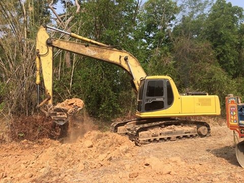 ขายแบคโค PC200-6 รถสวยไฟฟ้าเต็ม ช่วงล่างดี แอร์เย็น เอกสารใบอินวอร์ย สนใจโทร 090-8588220คุณนะ 093-3258446คุณบิว หรือเข้าดูสินค้าอื่นๆได้ที่ www.truck.in.th/498 หรือเพจFacebook ณรงค์ ซื้อขายรถมือสอง (เว็บไซต์ส่วนตัว) หรือFacebook คุณนะ รถบรรทุก