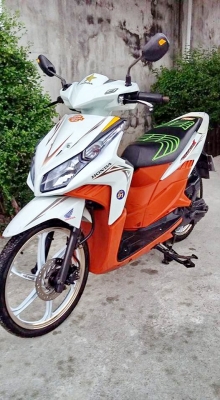 ขาย Honda click 110 i สีส้ม ขาว ปี 53 - เครื่องเดิมๆ ปกติ เฟืองท้ายไม่มีหอน  ท่อเดิม ไม่มีควันแน่นอน  สตาร์ทมือ สตาร์ทเท้าปกติ ล้อแม๊กขอบ 17 สีขาวขอบเงิน  ยางหน้า หลัง ใหม่กริบ  ชุดสีเดิมๆ มีรอยบ้างตามการใช้งาน  ทะเบียนไม่ขาดต่อ ชุดโอนครับ -  รถอยุ่ ถนนสร