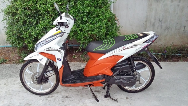 ขาย Honda click 110 i สีส้ม ขาว ปี 53 - เครื่องเดิมๆ ปกติ เฟืองท้ายไม่มีหอน  ท่อเดิม ไม่มีควันแน่นอน  สตาร์ทมือ สตาร์ทเท้าปกติ ล้อแม๊กขอบ 17 สีขาวขอบเงิน  ยางหน้า หลัง ใหม่กริบ  ชุดสีเดิมๆ มีรอยบ้างตามการใช้งาน  ทะเบียนไม่ขาดต่อ ชุดโอนครับ -  รถอยุ่ ถนนสร