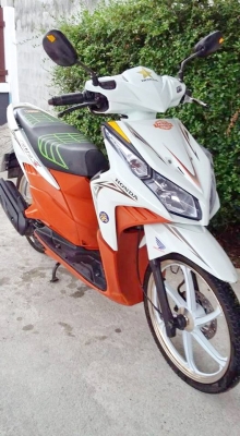 ขาย Honda click 110 i สีส้ม ขาว ปี 53 - เครื่องเดิมๆ ปกติ เฟืองท้ายไม่มีหอน  ท่อเดิม ไม่มีควันแน่นอน  สตาร์ทมือ สตาร์ทเท้าปกติ ล้อแม๊กขอบ 17 สีขาวขอบเงิน  ยางหน้า หลัง ใหม่กริบ  ชุดสีเดิมๆ มีรอยบ้างตามการใช้งาน  ทะเบียนไม่ขาดต่อ ชุดโอนครับ -  รถอยุ่ ถนนสร