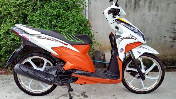 ขาย Honda click 110 i สีส้ม ขาว ปี 53 - เครื่องเดิมๆ ปกติ เฟืองท้ายไม่มีหอน  ท่อเดิม ไม่มีควันแน่นอน  สตาร์ทมือ สตาร์ทเท้าปกติ ล้อแม๊กขอบ 17 สีขาวขอบเงิน  ยางหน้า หลัง ใหม่กริบ  ชุดสีเดิมๆ มีรอยบ้างตามการใช้งาน  ทะเบียนไม่ขาดต่อ ชุดโอนครับ -  รถอยุ่ ถนนสร