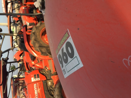 KUBOTA L3008 พร้อมใบดันหน้าคานล่าง 907 ชั่วโมงงาน โทร 0818536633 เซลล์กิ๊กกี๋เองคะ KUBOTA L3008 พร้อมใบดันหน้าคานล่าง 907 ชั่วโมงงาน โทร 0818536633 เซลล์กิ๊กกี๋เองคะ
