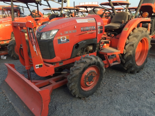 KUBOTA L3008 พร้อมใบดันหน้าคานล่าง 907 ชั่วโมงงาน โทร 0818536633 เซลล์กิ๊กกี๋เองคะ