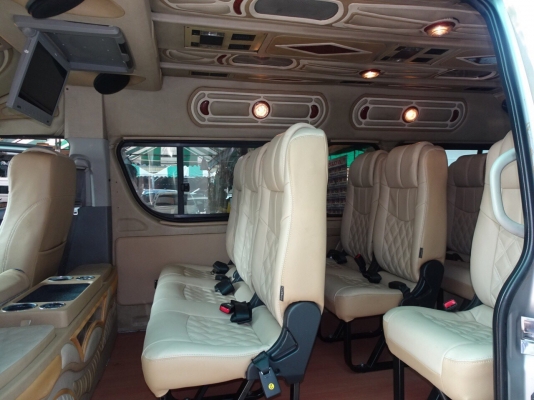 TOYOTA HIACE COMMUTER 2.5D4D เกียร์MT ปี2007 โทร 098-919-0195 ดาว