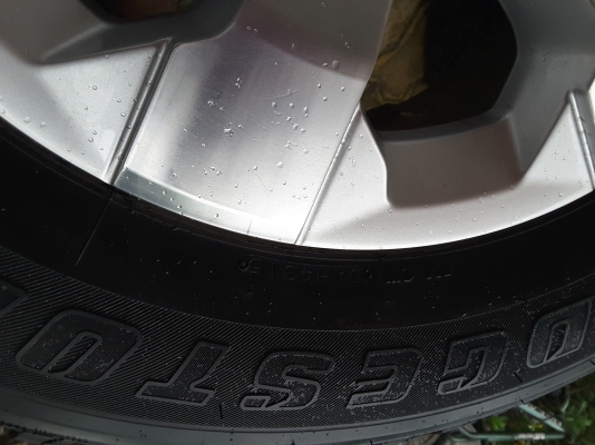 ล้อ chave ขอบ 17 พร้อมยาง 255 65 17 ปลายปี 15 ชุดล่ะ 17500