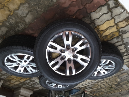 ล้อ ford ขอบ 18 พร้อมยาง 265 60 16 ปี 16 ชุดล่ะ 26500