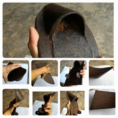 ผานไถนา เนื้อโลหะหล่อเก่า มี 2 ห่วง ใช้ยึดติดกับคันไถเดียว หายากมากๆ ครับ ถือว่าเป็นของมงคล มักนำไปหลอมผสมกับโลหะอื่นในการสร้างพระเครื่อง