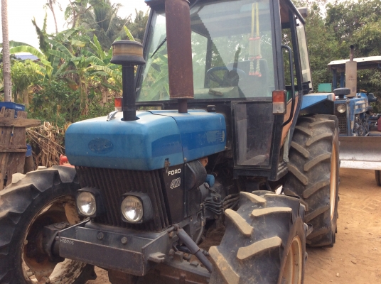 FORD4630รถนอกมือสอง65แรง2เพลา4WDคานหน้าคาลาโร่สภาพสวยมากไม่มีเยิ้ม