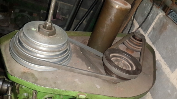 มิลลิ่งตั่งโต๊ะ สภาพใช้งานอยู่ 28000 บาท 0814583376 เอก ปทุม